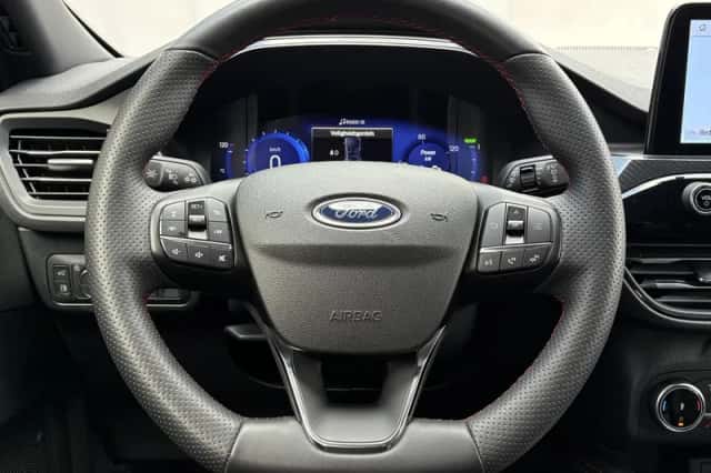 Ford Kuga (2023) thumbnail 15