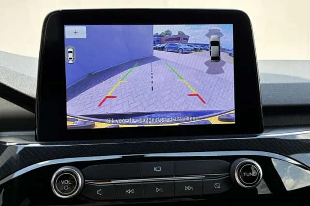 Ford Kuga (2023) thumbnail 5