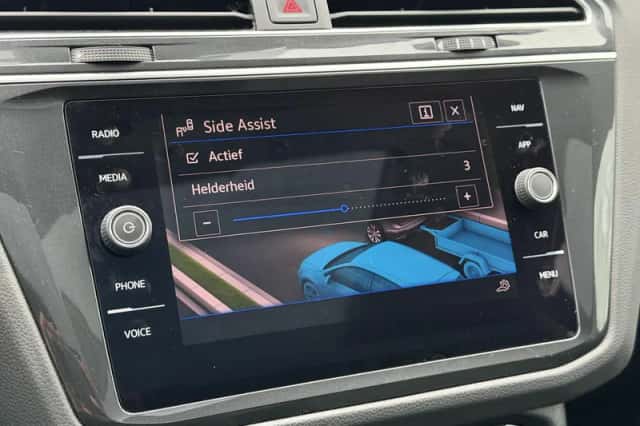 Volkswagen Tiguan (2022) thumbnail 24
