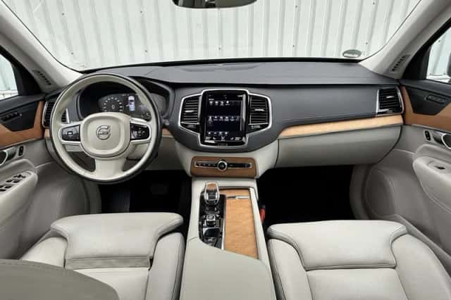 Volvo XC90 (2022) thumbnail 2