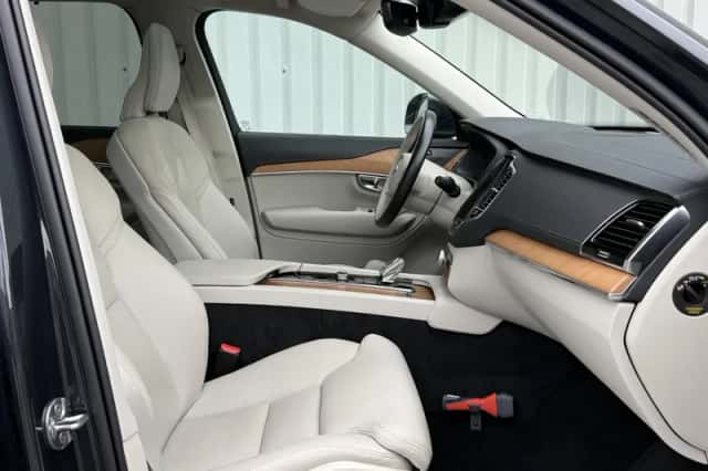 Volvo XC90 (2022) thumbnail 5