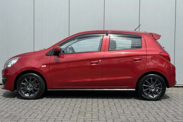 Mitsubishi Space Star (2016) thumbnail 3