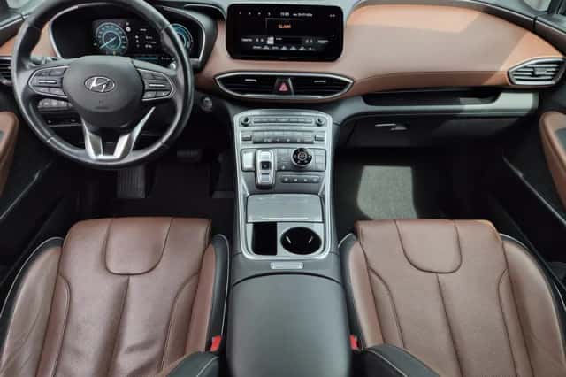 Hyundai Santa Fe (2021) thumbnail 2
