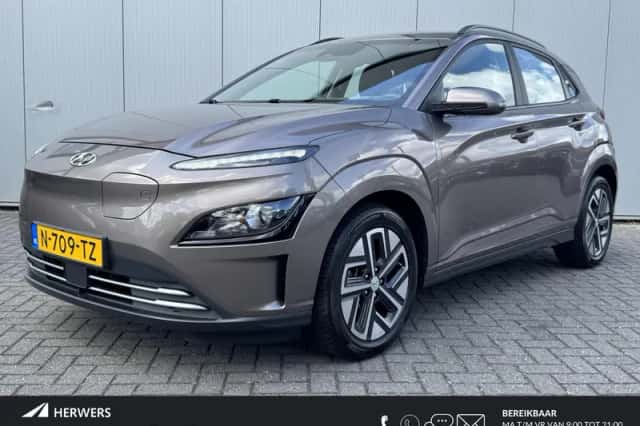 Hyundai Kona (2022) thumbnail 1