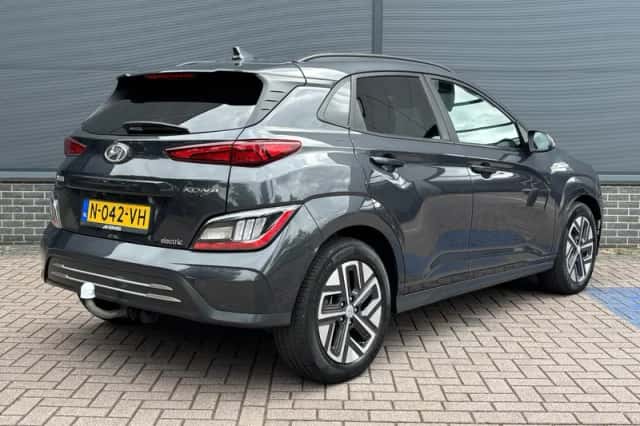 Hyundai Kona (2021) thumbnail 3