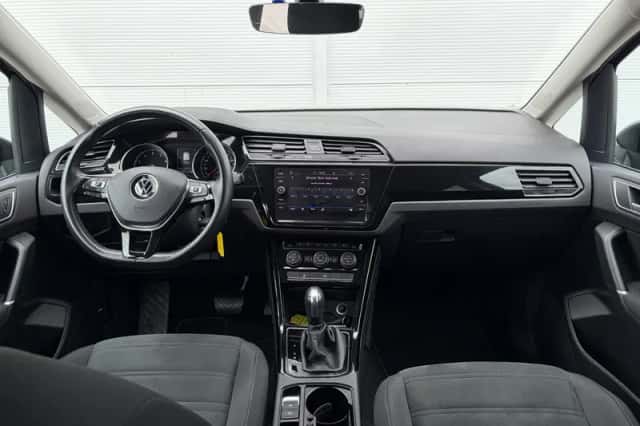 Volkswagen Touran (2021) thumbnail 2
