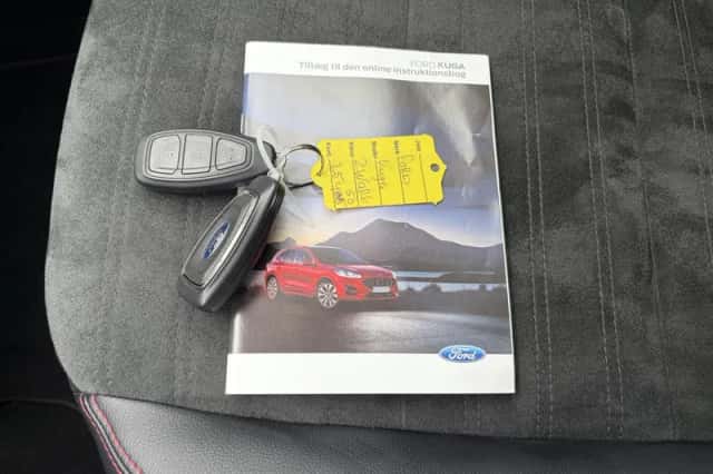 Ford Kuga (2023) thumbnail 4