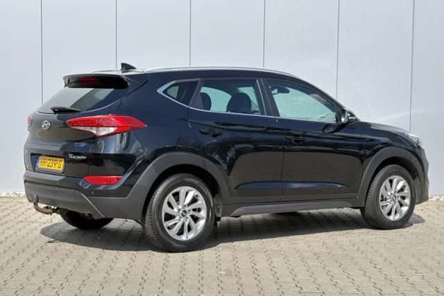 Hyundai Tucson (2015) thumbnail 3