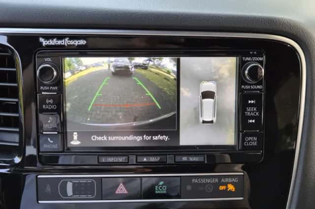 Mitsubishi Outlander (2019) thumbnail 6