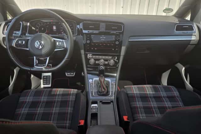 Volkswagen Golf (2017) thumbnail 2