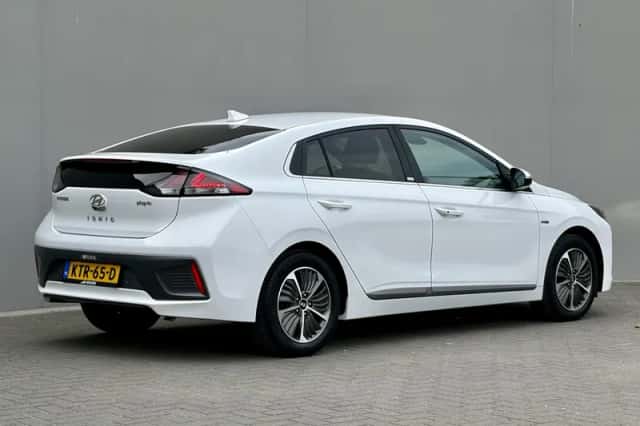 Hyundai Ioniq (2021) thumbnail 3