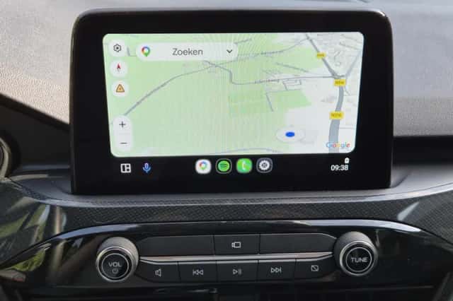 Ford Kuga (2023) thumbnail 4