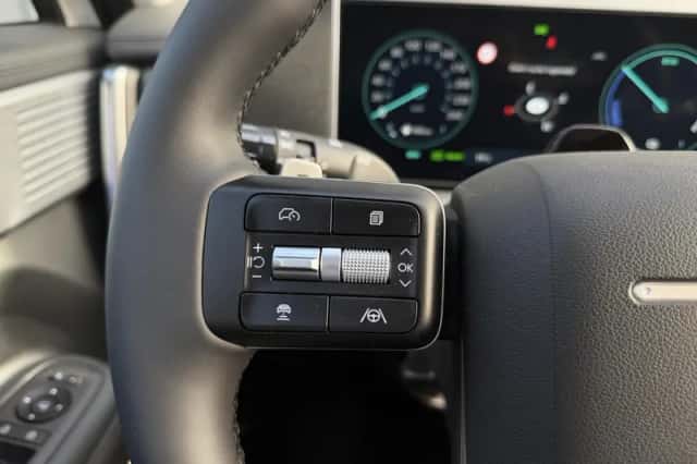 Hyundai Santa Fe (2025) thumbnail 8
