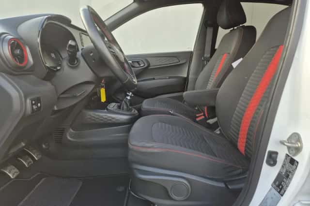 Hyundai i10 (2023) thumbnail 9