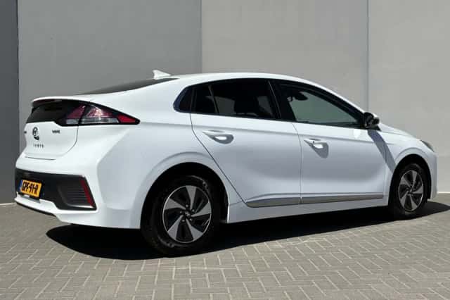 Hyundai Ioniq (2022) thumbnail 3