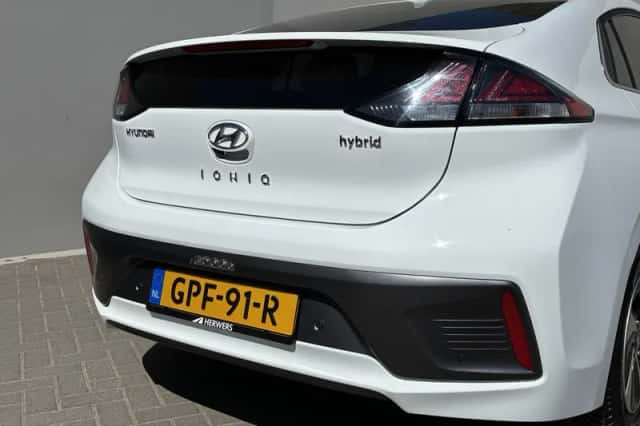 Hyundai Ioniq (2022) thumbnail 34