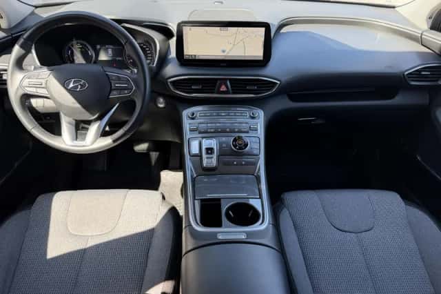 Hyundai Santa Fe (2023) thumbnail 2