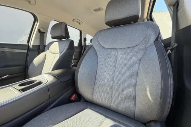 Hyundai Santa Fe (2023) thumbnail 12