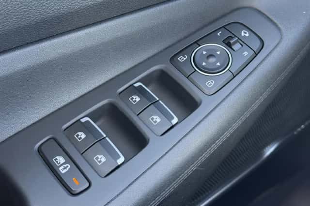Hyundai Santa Fe (2023) thumbnail 16