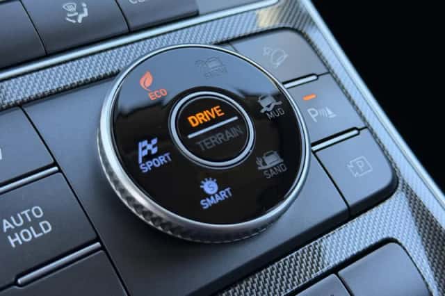Hyundai Santa Fe (2023) thumbnail 28