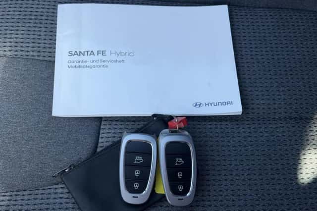 Hyundai Santa Fe (2023) thumbnail 5
