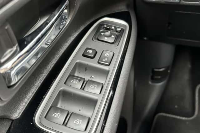 Mitsubishi Outlander (2021) thumbnail 24