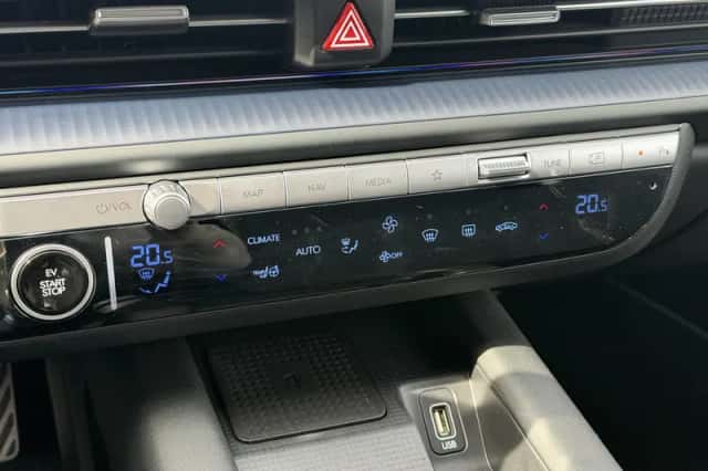 Hyundai Ioniq 6 (2024) thumbnail 25