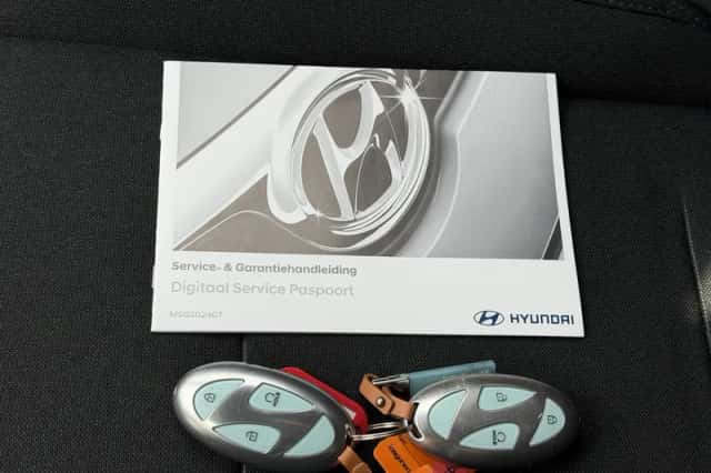Hyundai Ioniq 6 (2024) thumbnail 4