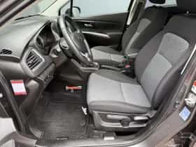 Suzuki S-Cross (2023) thumbnail 4