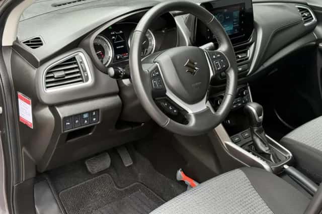 Suzuki S-Cross (2023) thumbnail 33
