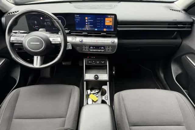 Hyundai Kona (2023) thumbnail 2