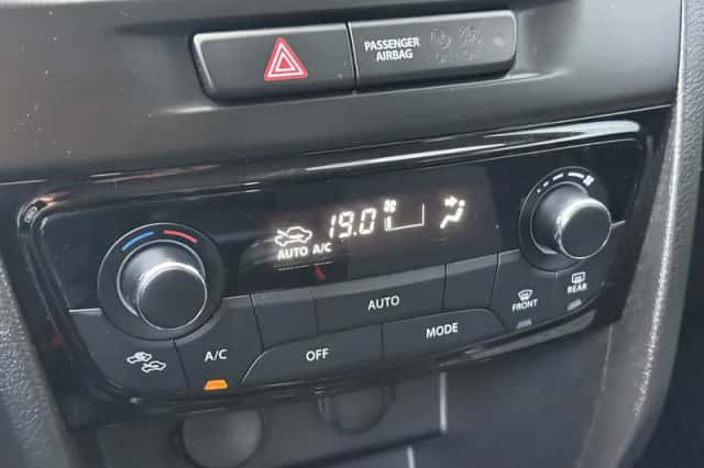 Suzuki Vitara (2022) thumbnail 4