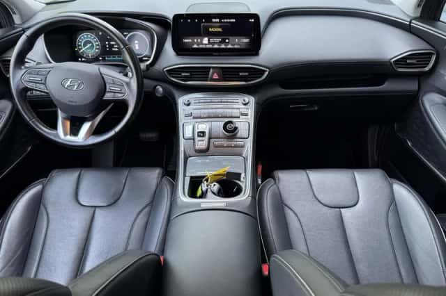 Hyundai Santa Fe (2022) thumbnail 2