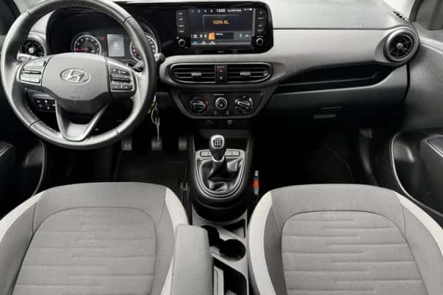 Hyundai i10 (2022) thumbnail 2