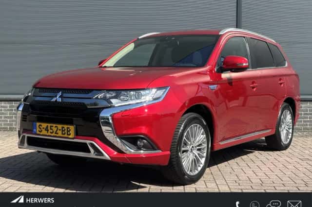 Mitsubishi Outlander (2021) thumbnail 1