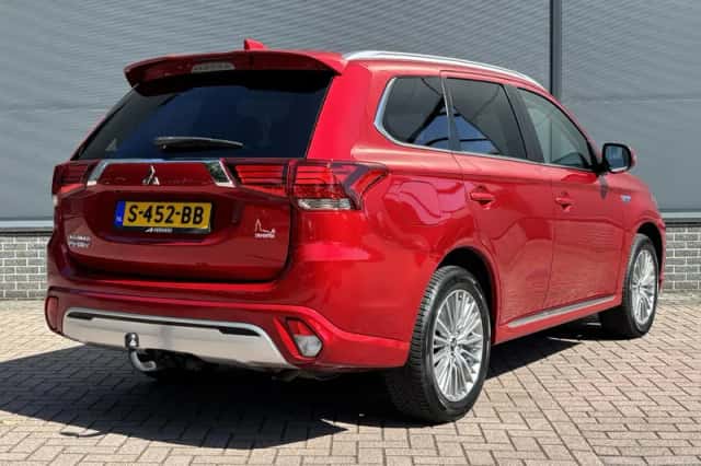 Mitsubishi Outlander (2021) thumbnail 3
