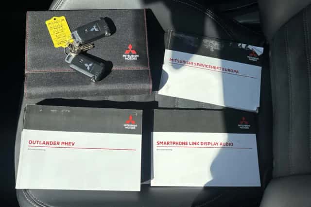 Mitsubishi Outlander (2021) thumbnail 4
