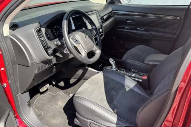 Mitsubishi Outlander (2021) thumbnail 6