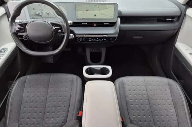 Hyundai Ioniq 5 (2023) thumbnail 2
