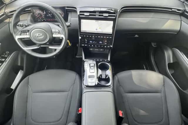 Hyundai Tucson (2022) thumbnail 2