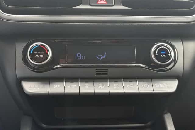 Hyundai Kona (2021) thumbnail 4