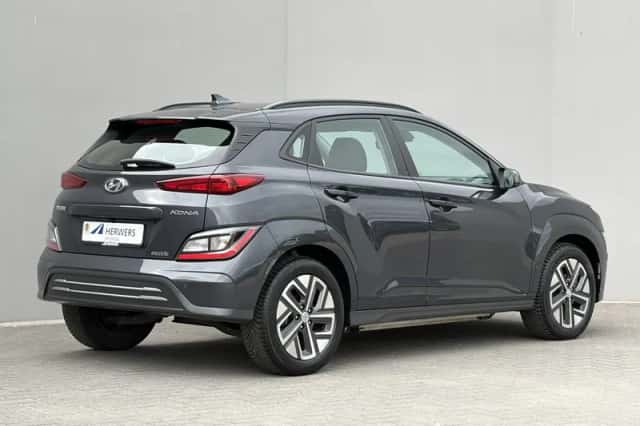 Hyundai Kona (2022) thumbnail 3