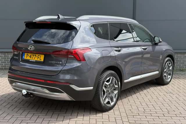 Hyundai Santa Fe (2022) thumbnail 3