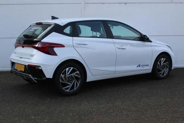 Hyundai i20 (2024) thumbnail 3