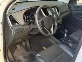 Hyundai Tucson (2015) thumbnail 21
