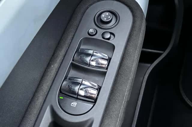 MINI Countryman (2023) thumbnail 36