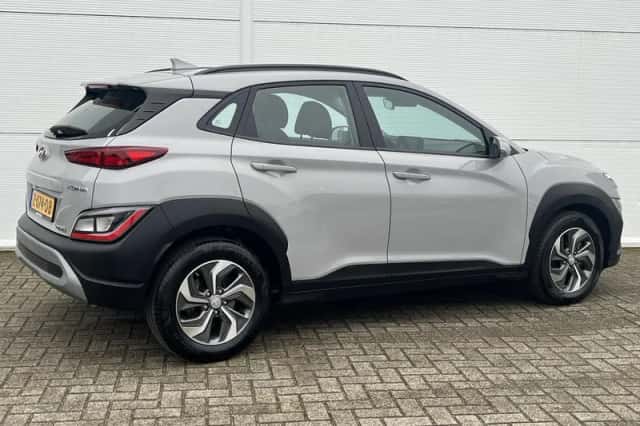 Hyundai Kona (2022) thumbnail 3