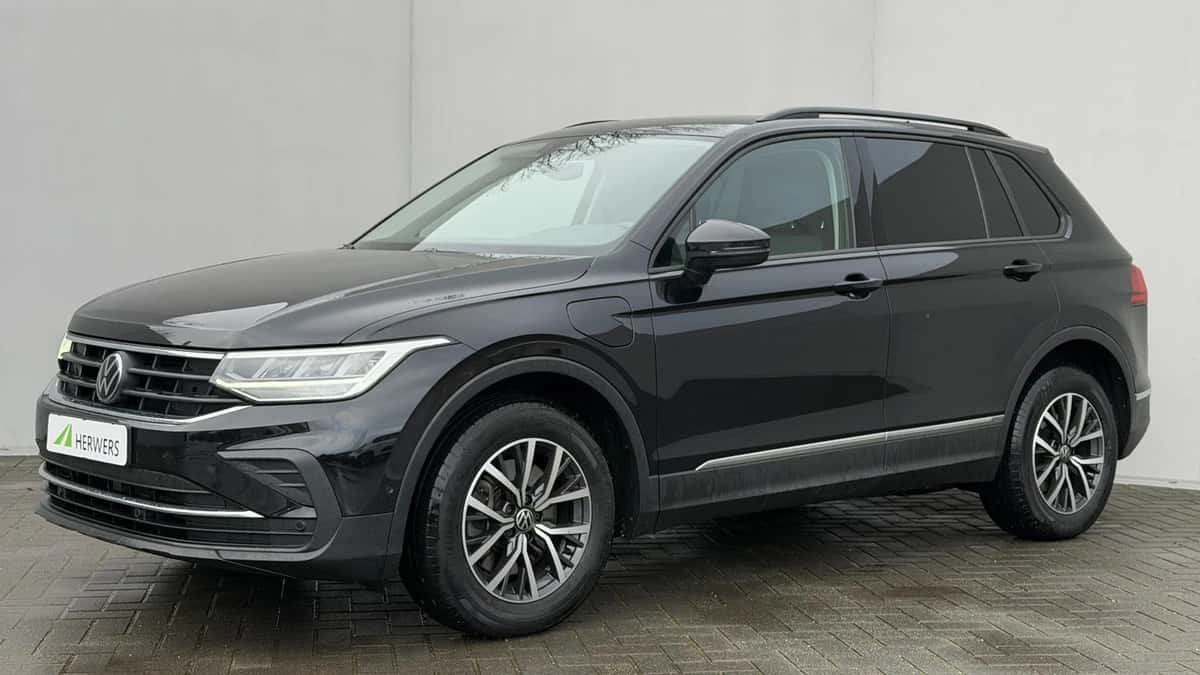 Volkswagen Tiguan (2022) — foto 1