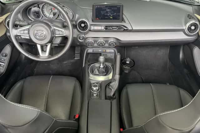 Mazda MX-5 (2023) thumbnail 2