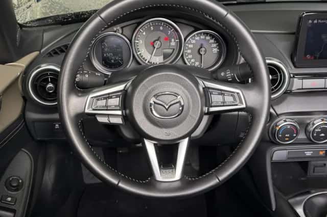 Mazda MX-5 (2023) thumbnail 16
